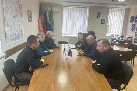Депутаты Народного Совета от КПРФ Н.О. Сытов, Ю. Я. Якубов и С.А. Акубеков проводят работу в ДНР