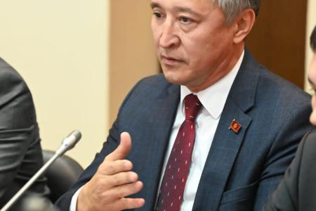 Л.И. Калашников и К.К. Тайсаев провели двухстороннюю встречу в Государственной Думе РФ