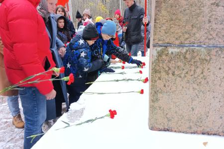 Комсомольцы и пионеры Ленинграда посетили музейный комплекс "Шалаш Ленина"