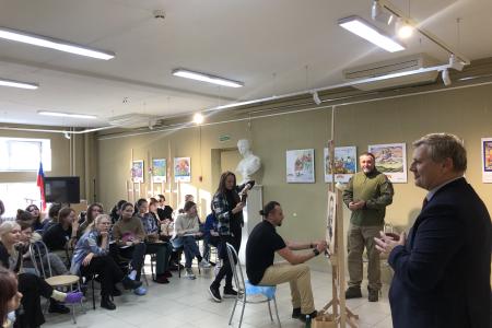 Нижегородская область. Автор выставки «Уголь Донбасса» Сергей Марченко поделился секретами мастерства с нижегородскими молодыми художниками