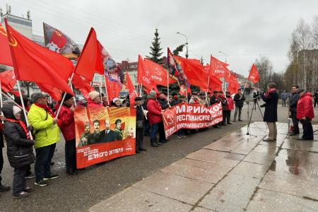 В Йошкар-Оле прошел митинг в честь 106-й годовщины Великой Октябрьской социалистической революции