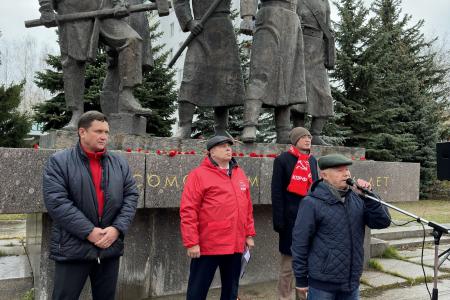В Йошкар-Оле прошел митинг в честь 106-й годовщины Великой Октябрьской социалистической революции
