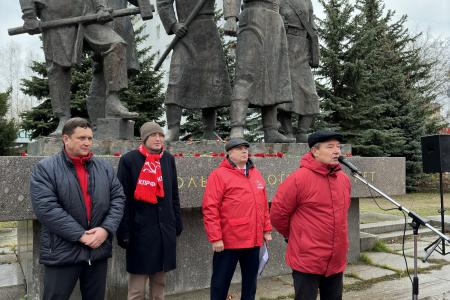 В Йошкар-Оле прошел митинг в честь 106-й годовщины Великой Октябрьской социалистической революции