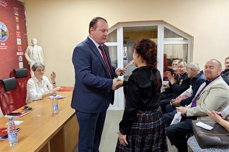 Коммунисты города Иваново отметили торжественным собранием 106-летие Великой Октябрьской социалистической революции