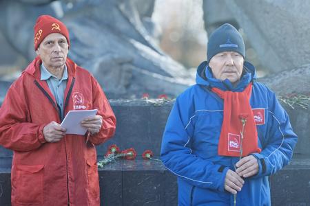 Несмотря на противодействия властей, ивановские коммунисты провели массовые мероприятия, посвящённые 106-й годовщине Великого Октября