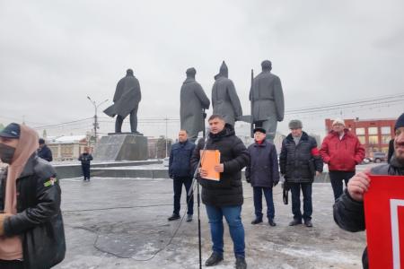 В Новосибирске отметили годовщину Октябрьской революции шествием и митингом