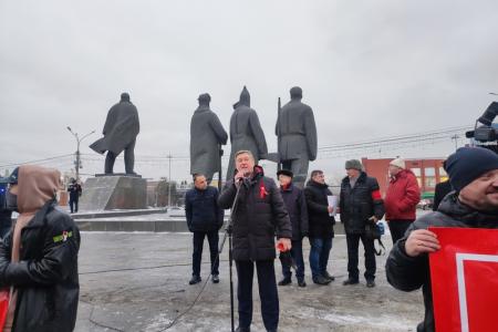 В Новосибирске отметили годовщину Октябрьской революции шествием и митингом