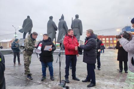 В Новосибирске отметили годовщину Октябрьской революции шествием и митингом