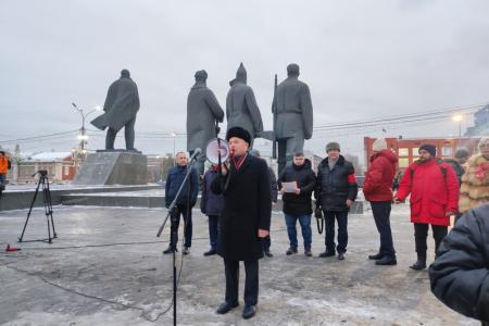 В Новосибирске отметили годовщину Октябрьской революции шествием и митингом