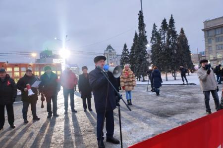 В Новосибирске отметили годовщину Октябрьской революции шествием и митингом