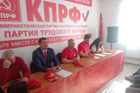 Запорожский обком КПРФ совместно с молодежной организацией ЛКСМ торжественно отметил 106-ю годовщину Великой Октябрьской социалистической революции