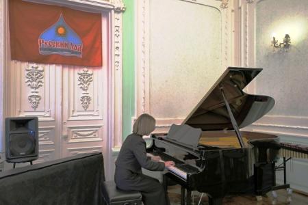 Ставрополь. Под эгидой «Русского лада» и КПРФ прошёл детский фестиваль искусств «Золотая осень»