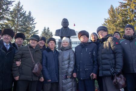 Дань памяти великому созидателю: в Томске установили памятник Егору Лигачёву