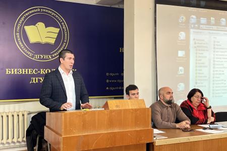 В Махачкале прошла встреча первого секретаря Дагестанского рескома ЛКСМ Артёма Гаджитаева со студентами