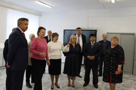 Депутаты фракции КПРФ Волгоградской областной Думы с рабочим визитом посетили Цацинскую школу