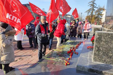 В Тюмени отметили 106-ую годовщину Великого Октября