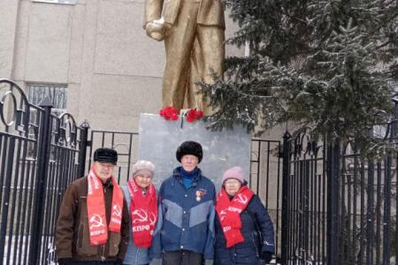Забайкальцы вышли на митинг в День Великого Октября 7 ноября коммунисты, комсомольцы, сторонники КПРФ и представители общественных организаций и лево-патриотических сил Забайкалья вышли на митинг, посвящённый 106 годовщине Великой Октябрьской социалистиче