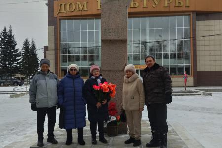 Забайкальцы вышли на митинг в День Великого Октября 7 ноября коммунисты, комсомольцы, сторонники КПРФ и представители общественных организаций и лево-патриотических сил Забайкалья вышли на митинг, посвящённый 106 годовщине Великой Октябрьской социалистиче