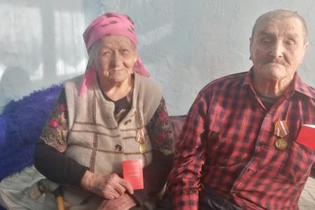 В Забайкалье детей войны села Антия Оловяннинского района наградили медалями