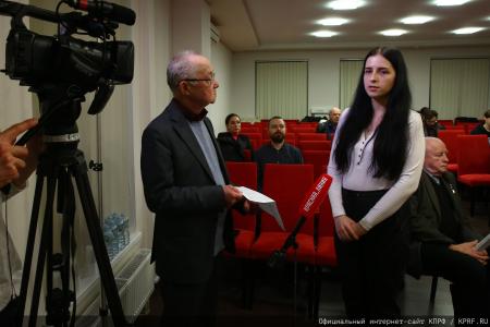 Репортаж на «Красной линии» о завершении очередного цикла занятий в городе Москве по Начальному курсу Марксизма-Ленинизма