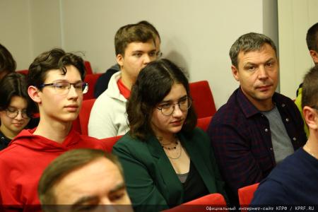 Репортаж на «Красной линии» о завершении очередного цикла занятий в городе Москве по Начальному курсу Марксизма-Ленинизма
