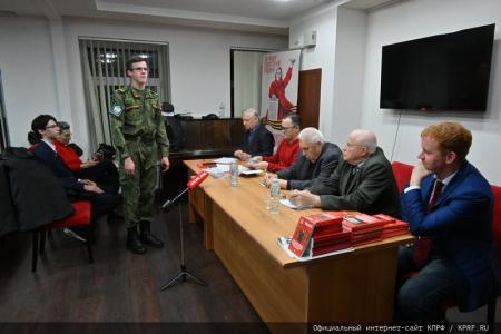 Репортаж на «Красной линии» о завершении очередного цикла занятий в городе Москве по Начальному курсу Марксизма-Ленинизма