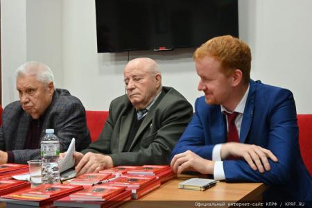 Репортаж на «Красной линии» о завершении очередного цикла занятий в городе Москве по Начальному курсу Марксизма-Ленинизма
