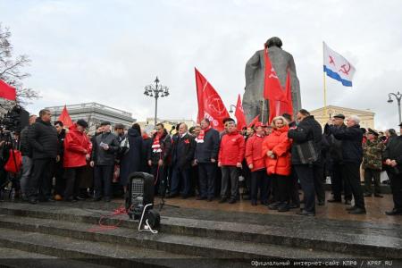 Г.А. Зюганов на митинге в Москве: Нас всегда будет вдохновлять Красное Знамя Ленина!