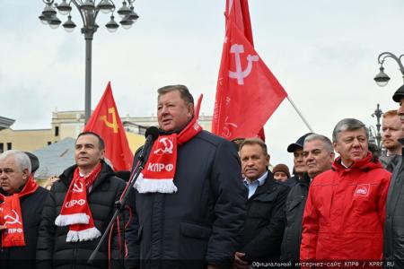 Г.А. Зюганов на митинге в Москве: Нас всегда будет вдохновлять Красное Знамя Ленина!