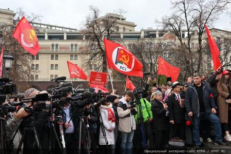 Г.А. Зюганов на митинге в Москве: Нас всегда будет вдохновлять Красное Знамя Ленина!