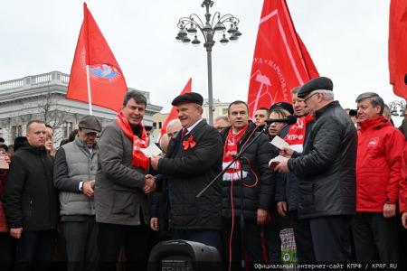 Г.А. Зюганов на митинге в Москве: Нас всегда будет вдохновлять Красное Знамя Ленина!