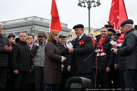 Г.А. Зюганов на митинге в Москве: Нас всегда будет вдохновлять Красное Знамя Ленина!