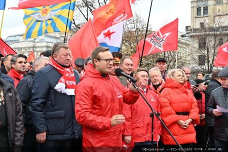 Г.А. Зюганов на митинге в Москве: Нас всегда будет вдохновлять Красное Знамя Ленина!