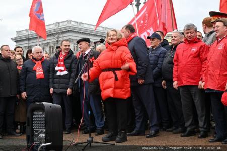 Г.А. Зюганов на митинге в Москве: Нас всегда будет вдохновлять Красное Знамя Ленина!