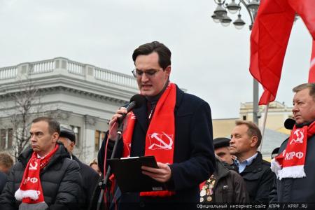 Г.А. Зюганов на митинге в Москве: Нас всегда будет вдохновлять Красное Знамя Ленина!