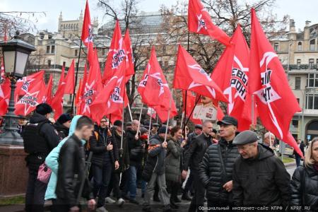 Г.А. Зюганов на митинге в Москве: Нас всегда будет вдохновлять Красное Знамя Ленина!