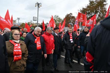 Г.А. Зюганов на митинге в Москве: Нас всегда будет вдохновлять Красное Знамя Ленина!