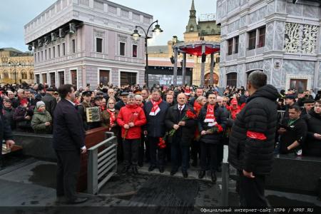 Г.А. Зюганов на митинге в Москве: Нас всегда будет вдохновлять Красное Знамя Ленина!