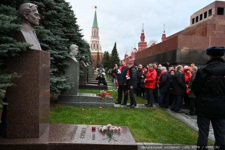 Г.А. Зюганов на митинге в Москве: Нас всегда будет вдохновлять Красное Знамя Ленина!