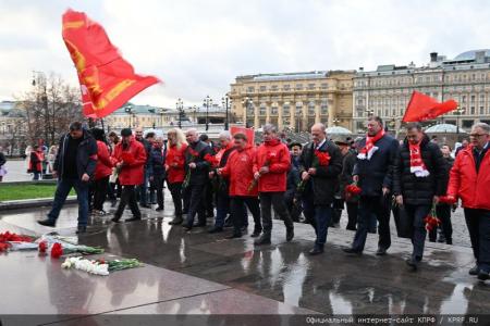 Г.А. Зюганов на митинге в Москве: Нас всегда будет вдохновлять Красное Знамя Ленина!