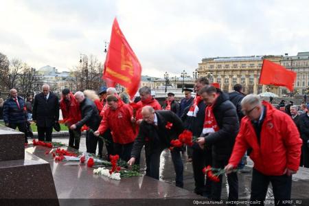 Г.А. Зюганов на митинге в Москве: Нас всегда будет вдохновлять Красное Знамя Ленина!