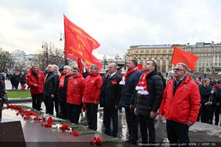 Г.А. Зюганов на митинге в Москве: Нас всегда будет вдохновлять Красное Знамя Ленина!