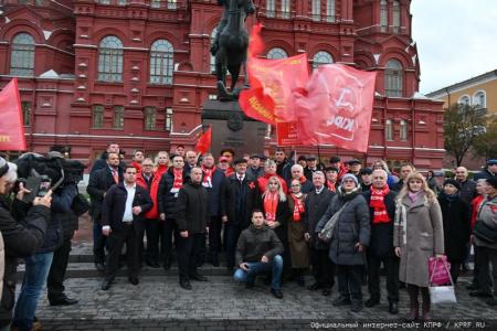 Г.А. Зюганов на митинге в Москве: Нас всегда будет вдохновлять Красное Знамя Ленина!