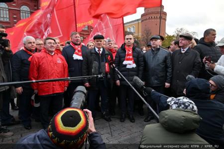 Г.А. Зюганов на митинге в Москве: Нас всегда будет вдохновлять Красное Знамя Ленина!