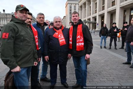 Г.А. Зюганов на митинге в Москве: Нас всегда будет вдохновлять Красное Знамя Ленина!
