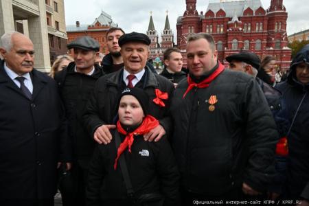 Г.А. Зюганов на митинге в Москве: Нас всегда будет вдохновлять Красное Знамя Ленина!