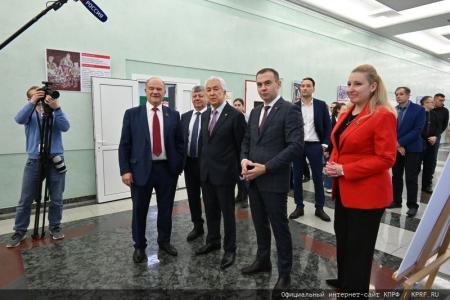 «Кипучая, могучая, никем непобедимая…». Г.А. Зюганов выступил на открывшейся в Госдуме выставке детских рисунков