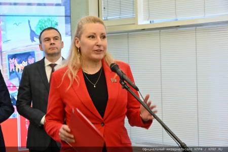 «Кипучая, могучая, никем непобедимая…». Г.А. Зюганов выступил на открывшейся в Госдуме выставке детских рисунков