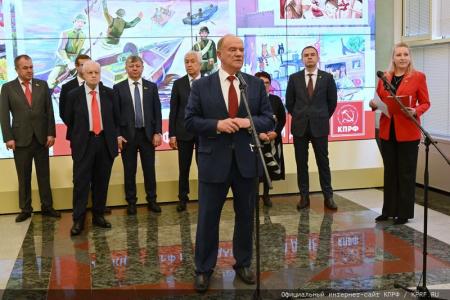 «Кипучая, могучая, никем непобедимая…». Г.А. Зюганов выступил на открывшейся в Госдуме выставке детских рисунков
