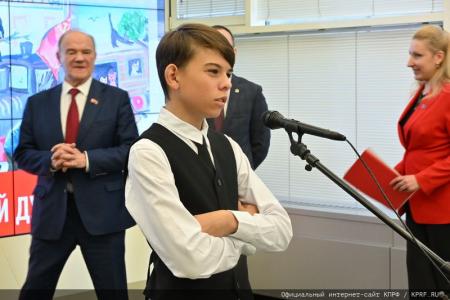«Кипучая, могучая, никем непобедимая…». Г.А. Зюганов выступил на открывшейся в Госдуме выставке детских рисунков